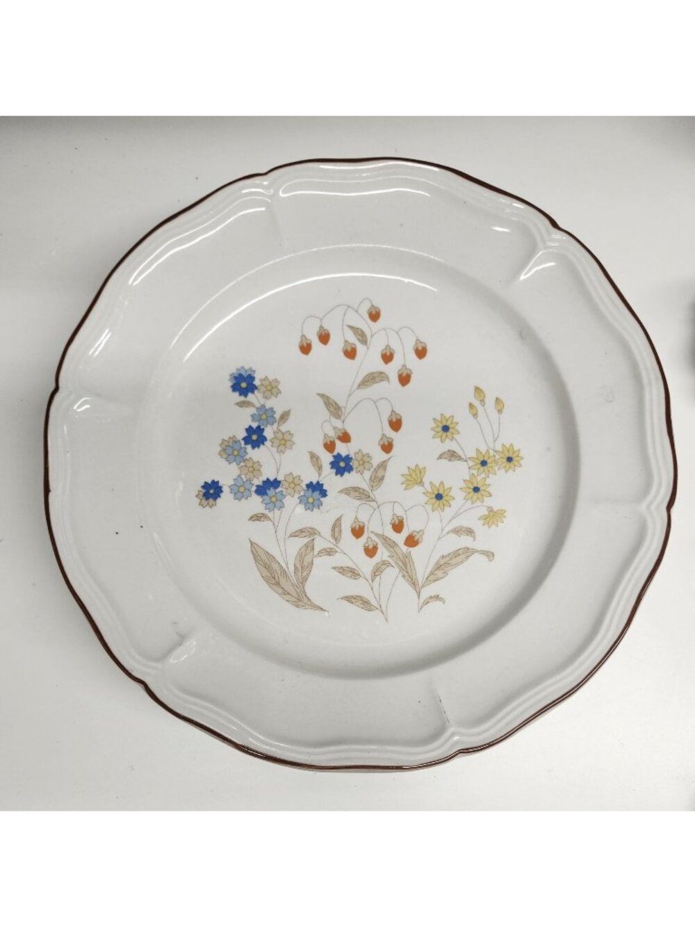 12" Serving Dish Stoneware Chop Plate, Neutral Floral Retro